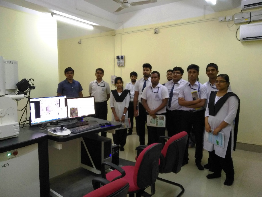 School students visit photo